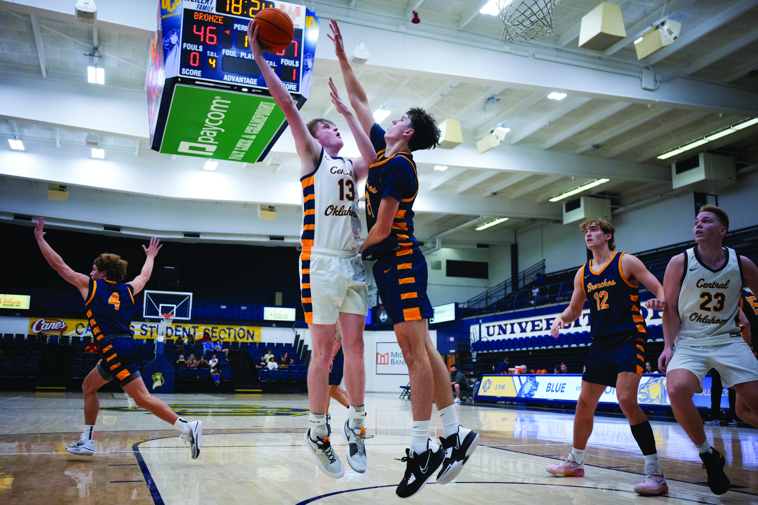 PHOTOS: Bronze defeats Blue in men’s basketball scrimmage