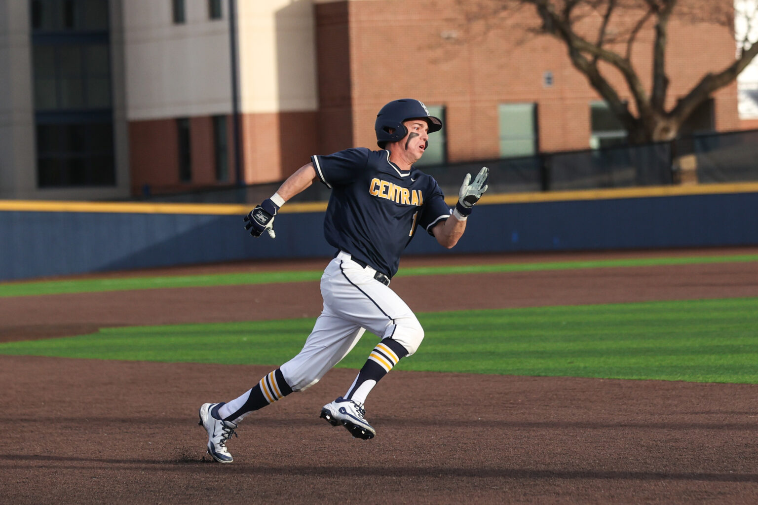 UCO baseball sweeps the Henderson State Invitational - UCentral Media