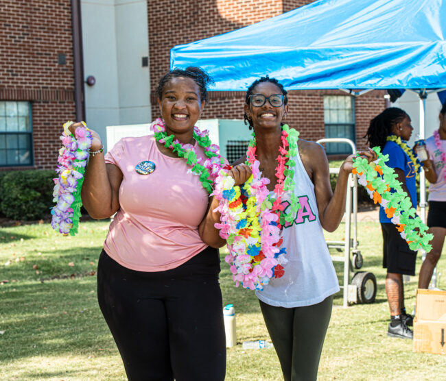 UCO volunteers handing out Hawaiian leis to the incoming students. (Drew Rayburn/ The Vista)