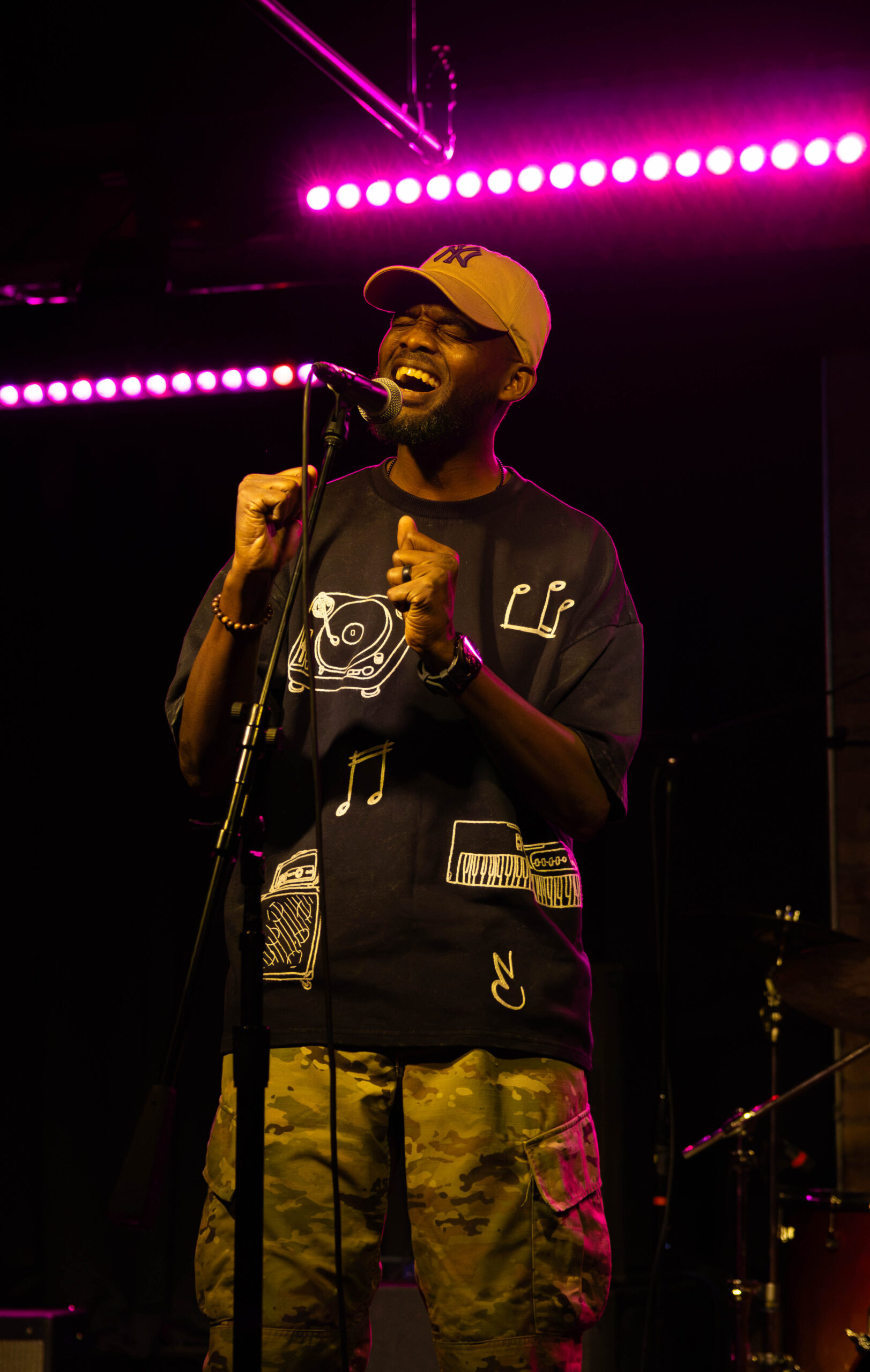 Supporting act Cleon Windley singing. (Maycee Elerick/The Vista)