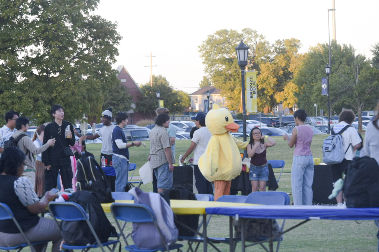 Students gathered around Buddy’s Lawn enjoying the festival (Mau Chavez /The Vista) 