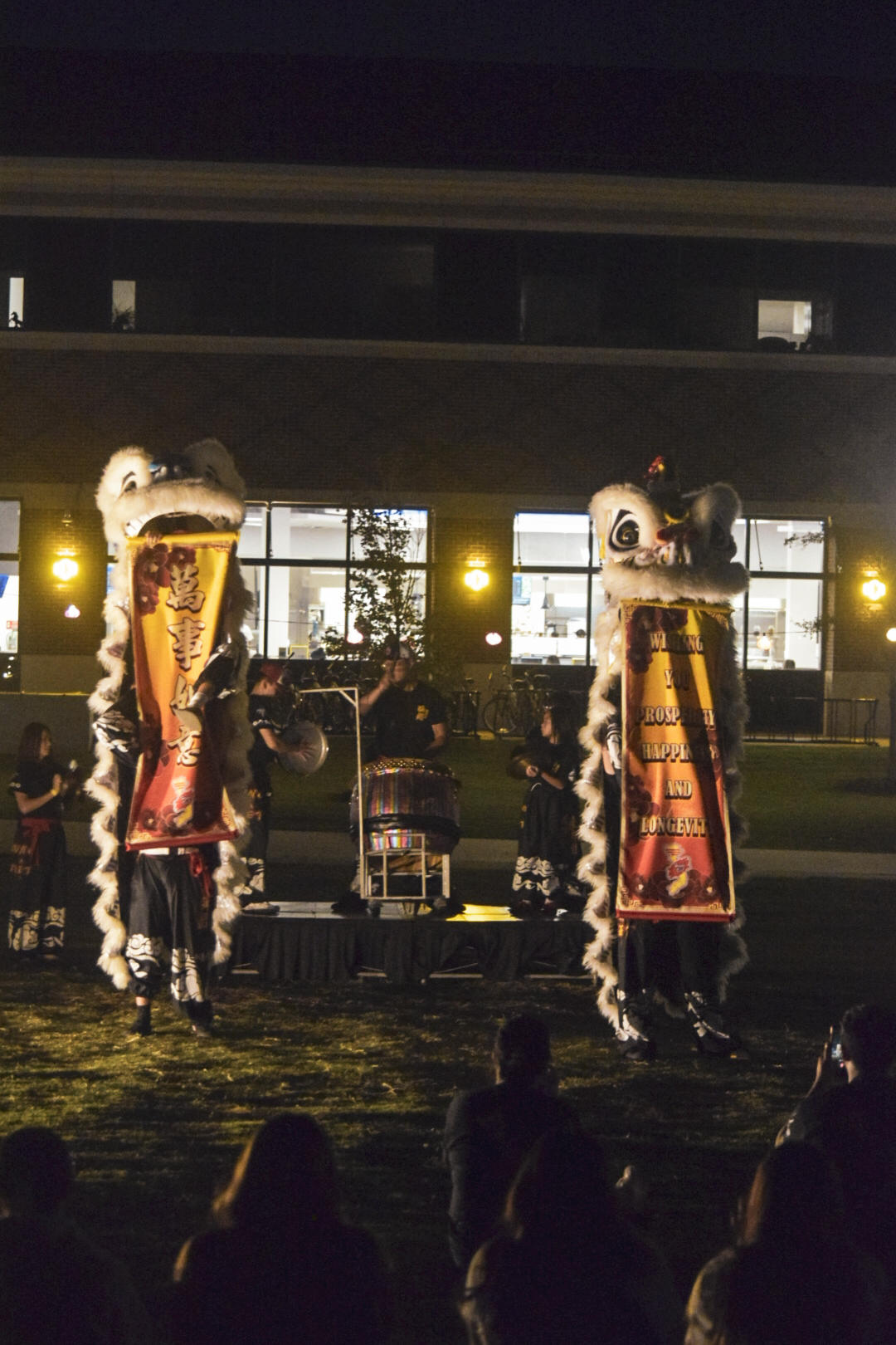Hung Viet group performing a lion dance (Mau Chavez / The Vista)